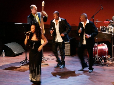 Robin Ryes, Paquita Monert, Angelitos negros