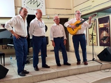 Festival de habaneras de La Habana. Grup Mariners de Riera, Jordi Casas, Joan Castelló, Jordi González y Xavier Delgado en el acto de donación del cuadro-libro "Esencia habanera" del artista Josep Maria Alarcón y presentación del libro "A peu de Muralla" de Pere Lluís Doménech, Gerard Moreno, Jordi Margalef. 6 de noviembre 2019, Museo Nacional de la Música, La Habana, Cuba